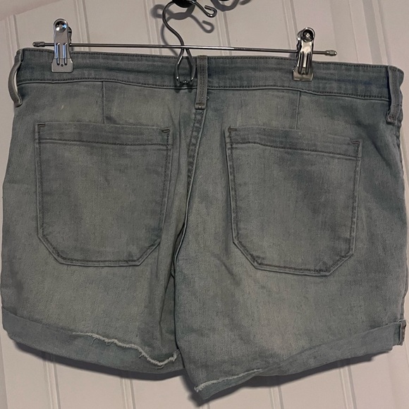 EUC Gap Girlfriend Jean Cut-offfs - Picture 2 of 3